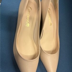 L’Intervalle Nude Heel Pumps